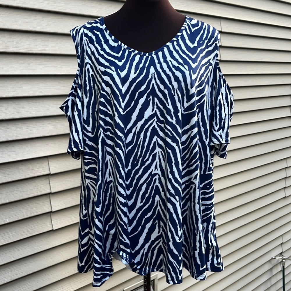 Allegrace travel blouse with cut out shoulders size 2X